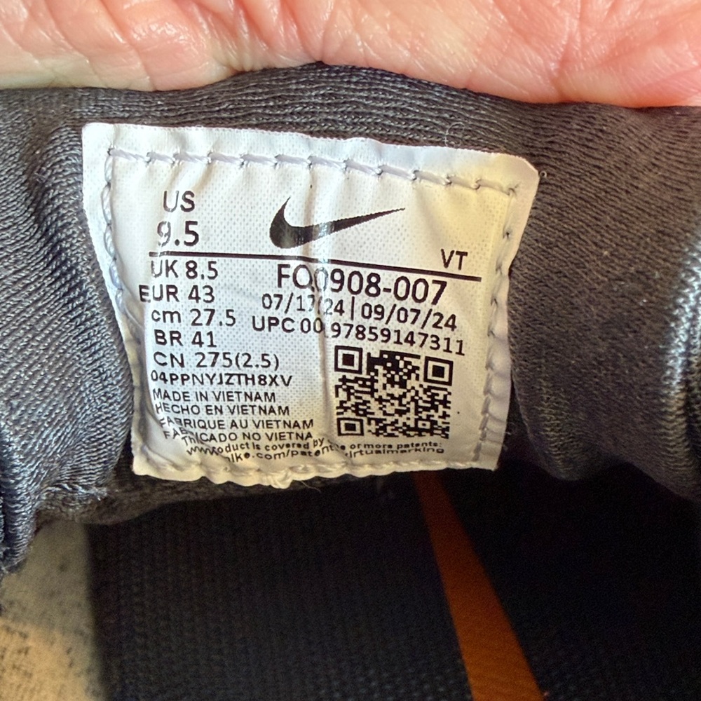 Nike  Trail Gor-Tex Men's Navy and White Sneakers - Picture 11 of 11